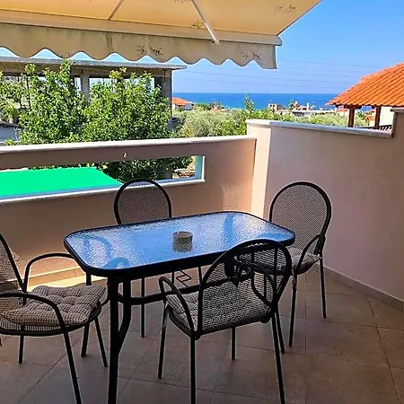 Mary 1 & Fresh! Hotel Limenas (Thasos)